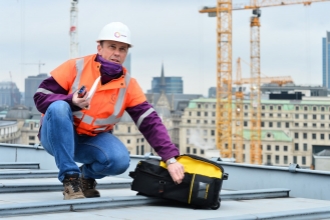 Climbing on the roofs of Brussels: a different kind of job